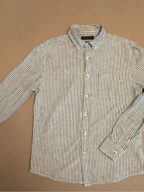 Banana Republic Chambrey Men's Blue and White Striped Button-Down Shirt